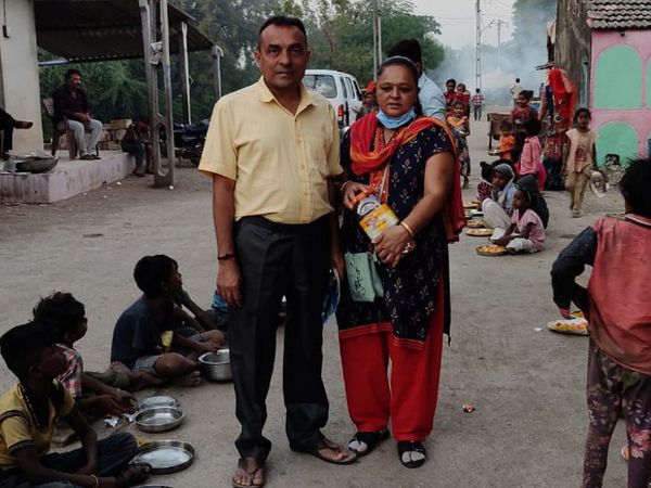 Jignesh Bhai Vyas and his wife Jignaben
