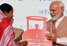 प्रधानमंत्री मोदी कल उत्तर प्रदेश से उज्ज्वला 2.0 की शुरुआत करेंगे, सिलेंडर के साथ मुफ्त में मिलेगा गैस चूल्हा, जानें-योजना के बारे में सबकुछ