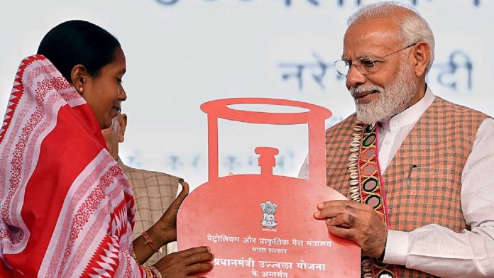प्रधानमंत्री मोदी कल उत्तर प्रदेश से उज्ज्वला 2.0 की शुरुआत करेंगे, सिलेंडर के साथ मुफ्त में मिलेगा गैस चूल्हा, जानें-योजना के बारे में सबकुछ