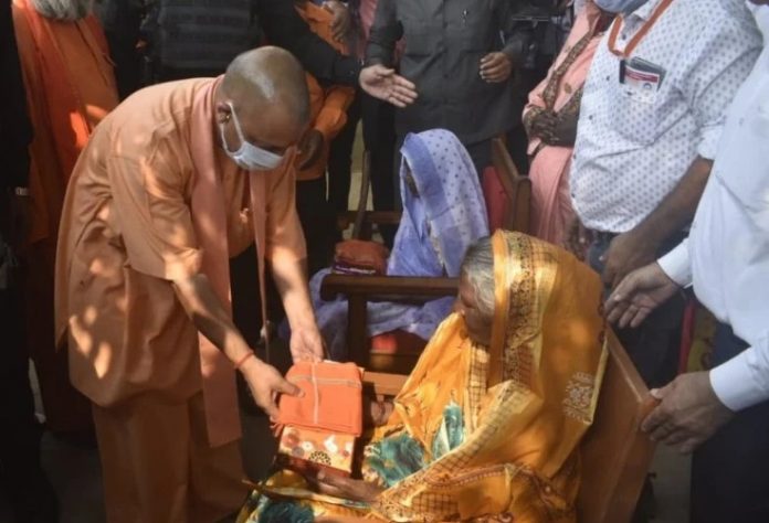 15 करोड़ लोगों को मुख्यमंत्री योगी आदित्यनाथ ने दिया दिवाली का उपहार, मार्च तक मिलेगा मुफ्त राशन